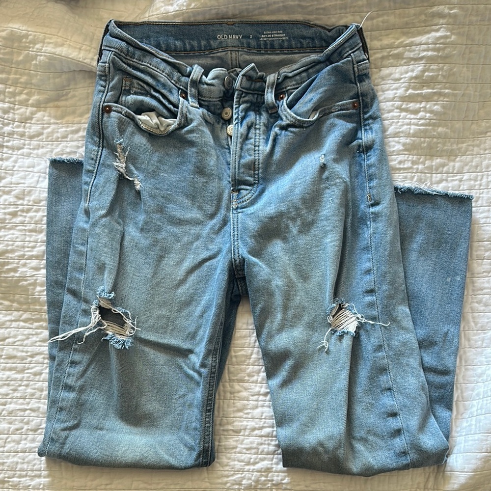Old Navy Women's Light Blue Distressed Jeans